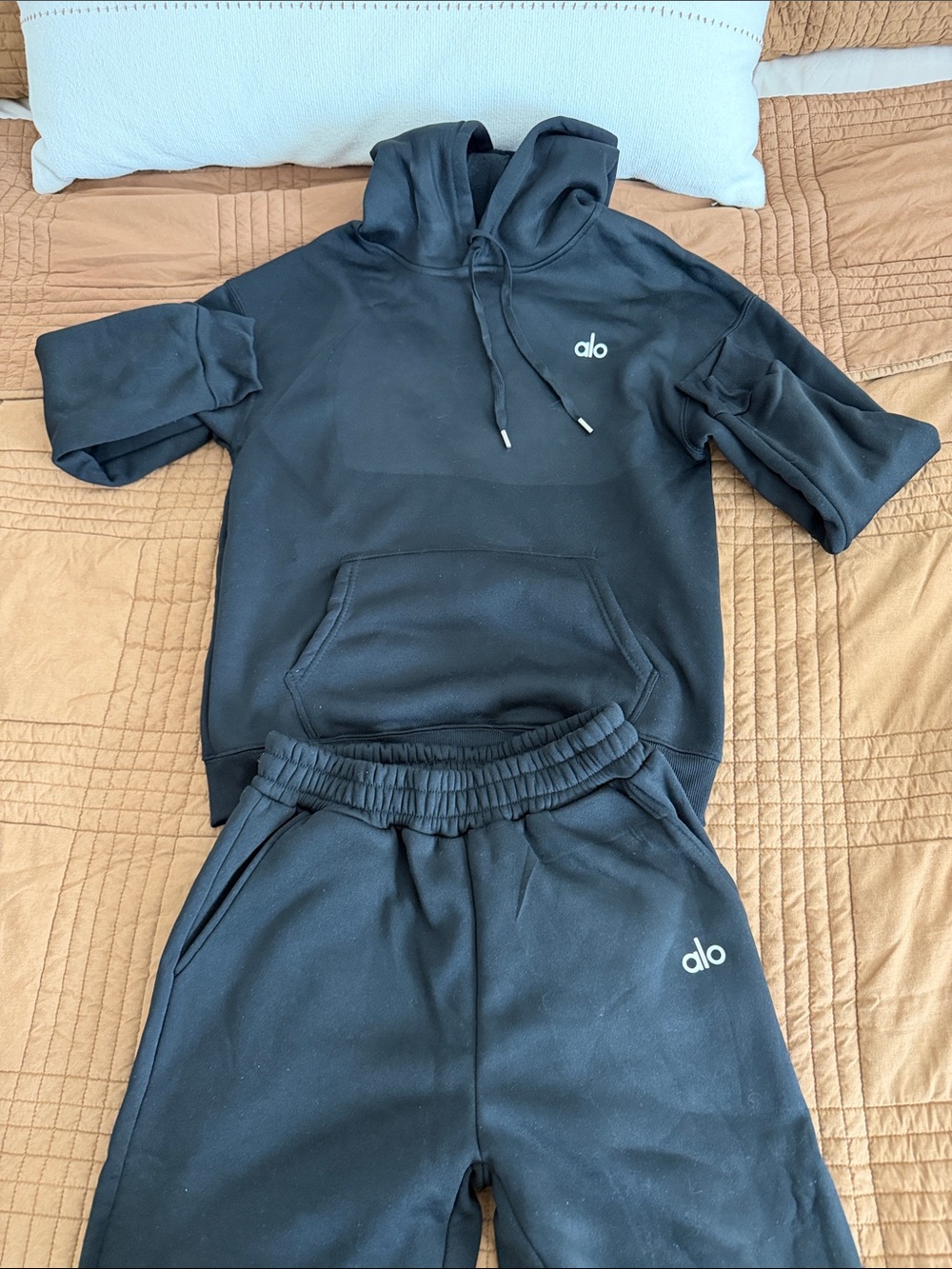 ALO Women’s Oversize Black Hoodie & Sweatpants Set - Size M